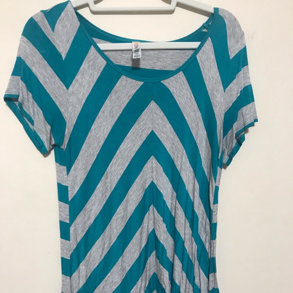 EUC LulaRoe Medium Striped Classic T